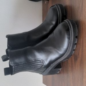 Universal Thread Naya Chelsea Boots